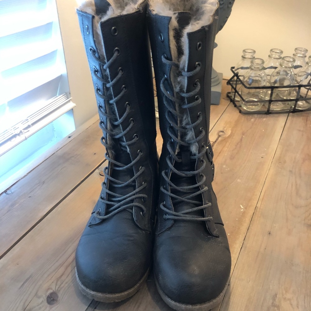 Women’s gray combat boots